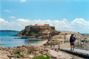 Les campings à Hyères avec piscine, pour des vacances ensoleillées dans le Var